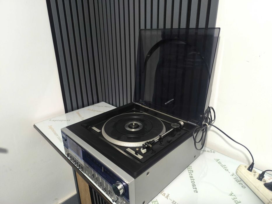 Sistem Audio All-in-One Model 4042 - Pick-up, Casete, Radio