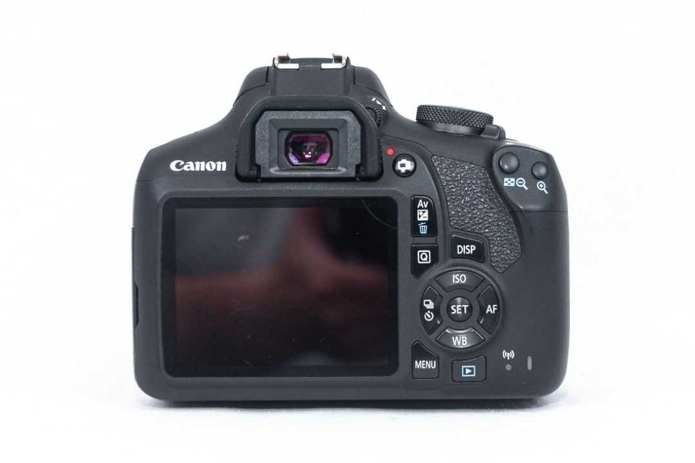 Canon EOS 2000D - kit + obiectiv 18-55mm - 17.000 de cadre - Aparat foto DSLR