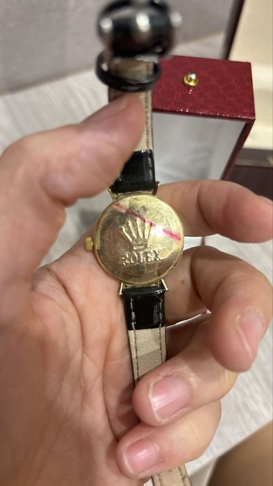 Часы золотые 585 проба с бриллиантами