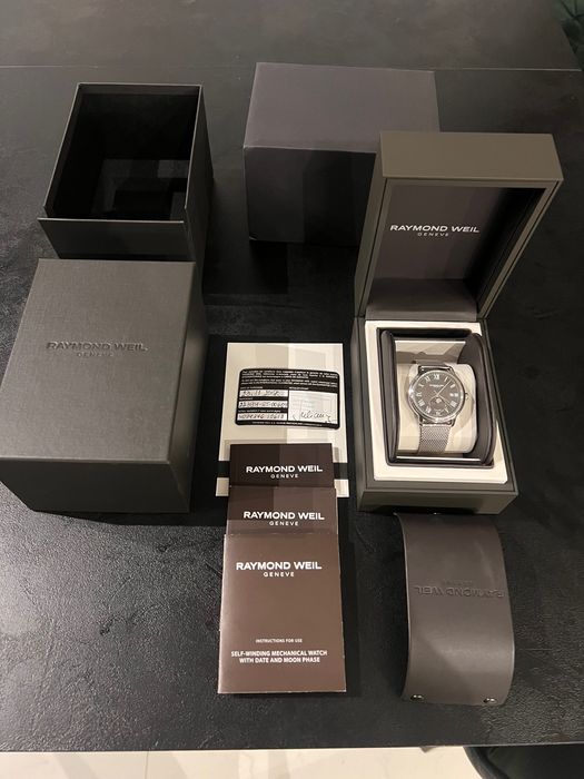 Часовник  Raymond Weil