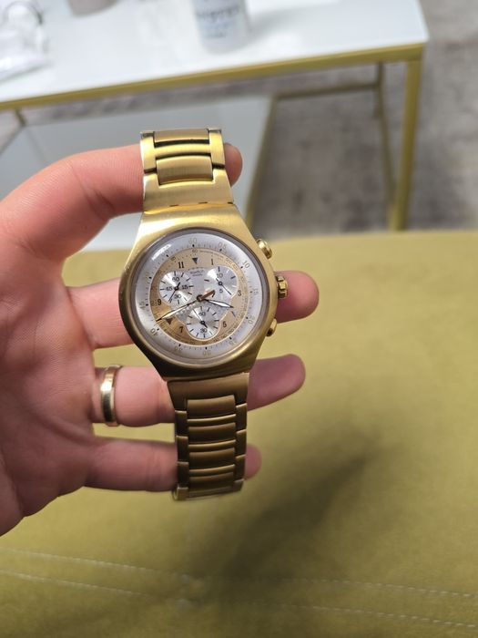 Swatch golden chest