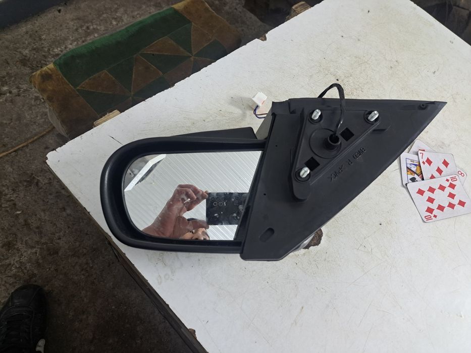 Мазда 323 боковой зеркола