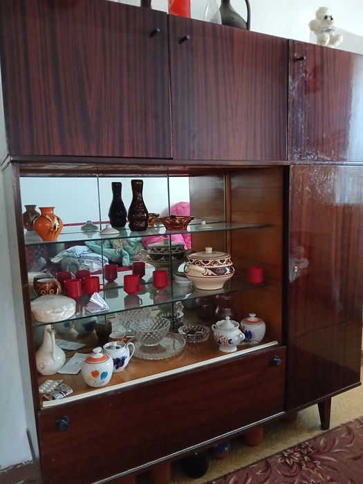 Продаётся сервант