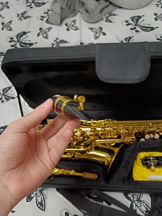 Vând saxofon lagarra sau schimb cu orgă