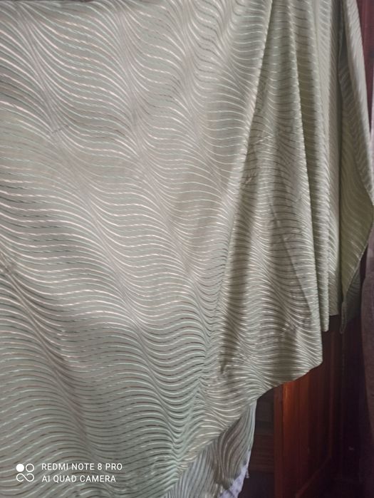 Продам шторы зелёные.