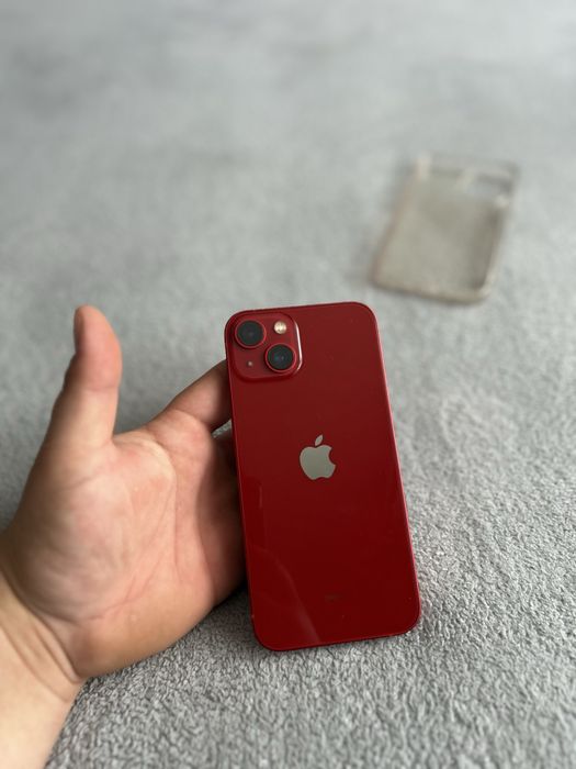Vând iphone 13 red edition!