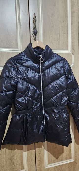 Продам куртку на весну за 2000