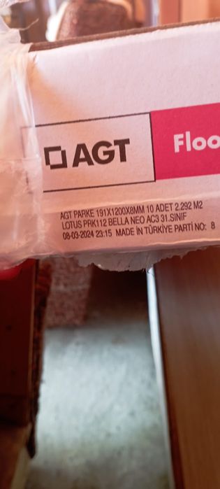 Vând parchet nou, 6 cutii