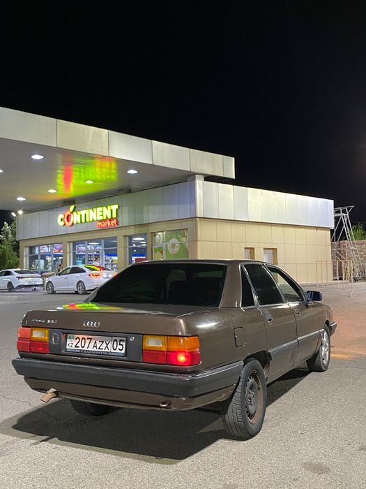 Срочно  продам ауди 100