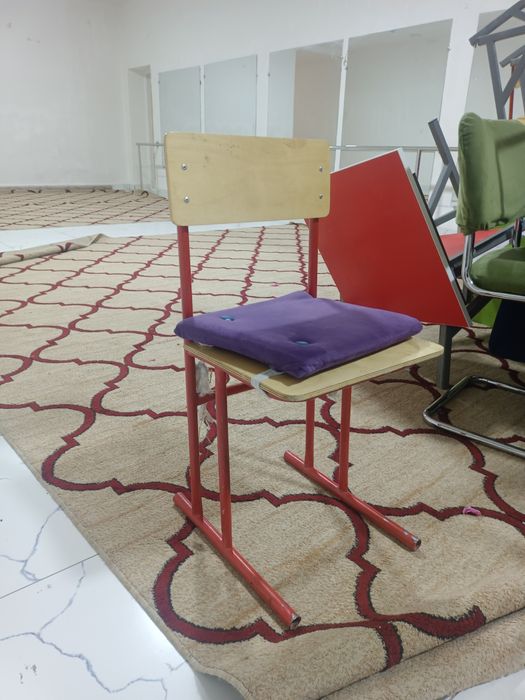 Parta va stullar sotiladi