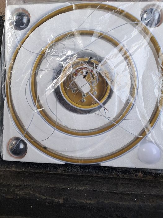 Люстра потолочная.