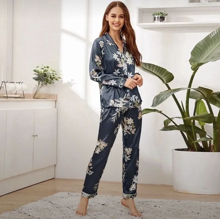 Пижамы женские на выбор.