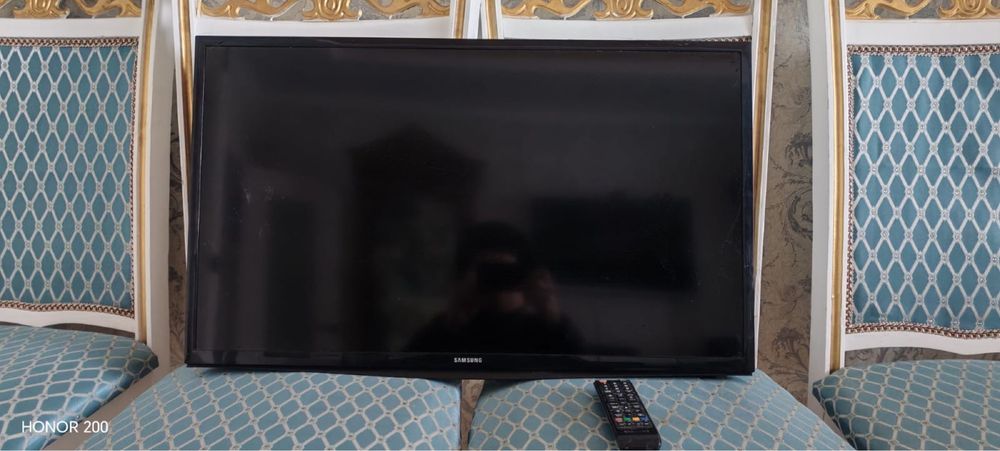 Продоется телефизор лед  81 см