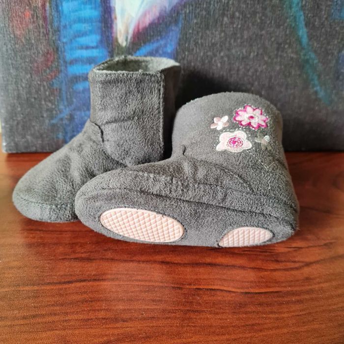 Детски велурени пантофи