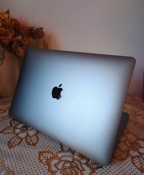 Vând MacBook Air M1 (2020) 95% baterie