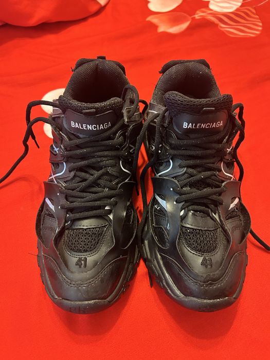 BalenciagaTrack.