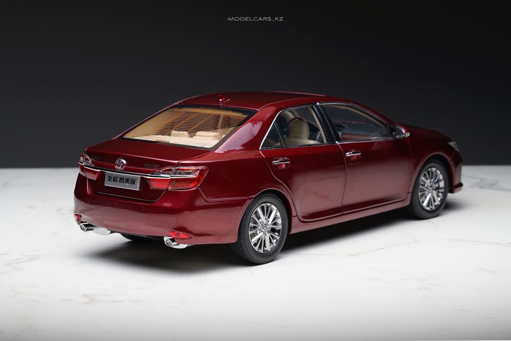 1:18 Toyota Camry 55