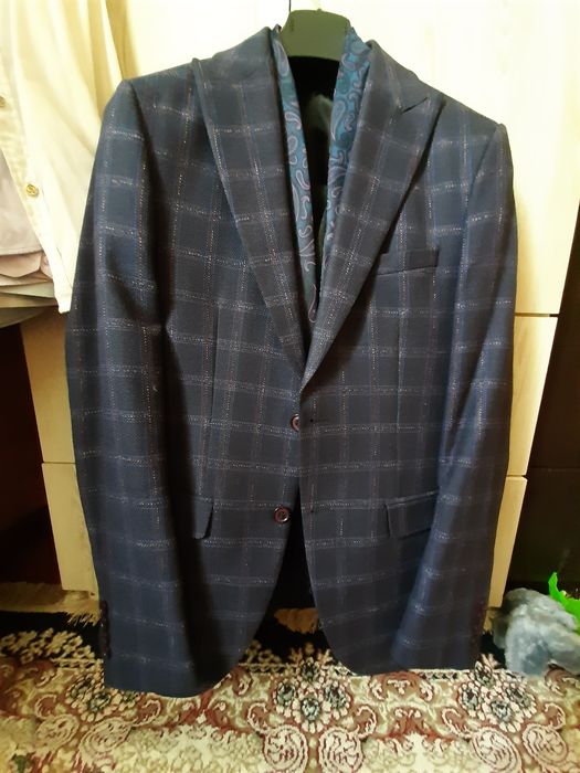 Продам костюмы в хорошом сост.