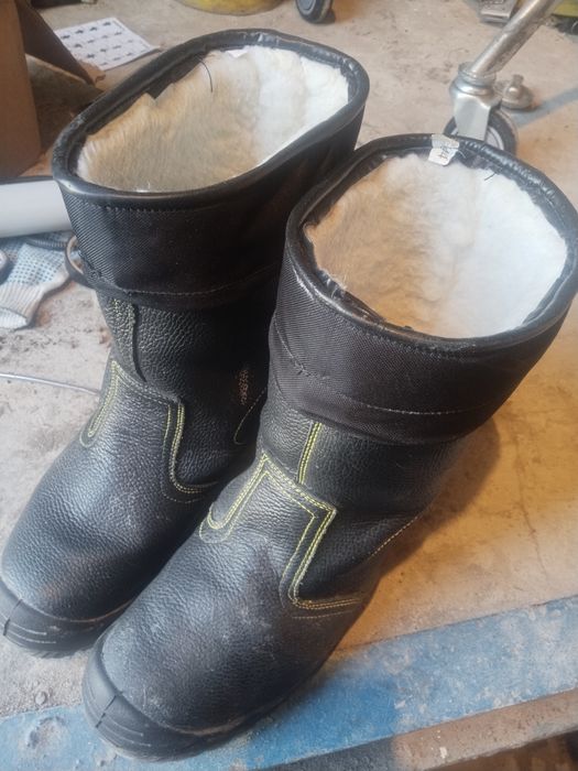 Зимний обувь спец одежда.