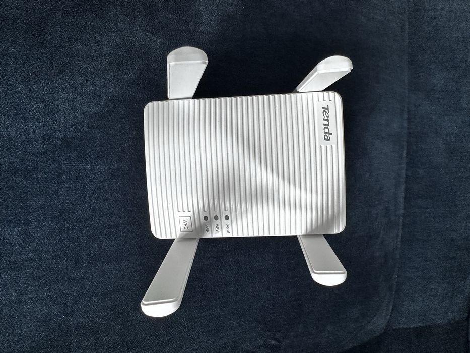 Tenda A21 AC2100 Dual Band Wi-Fi Range Extender