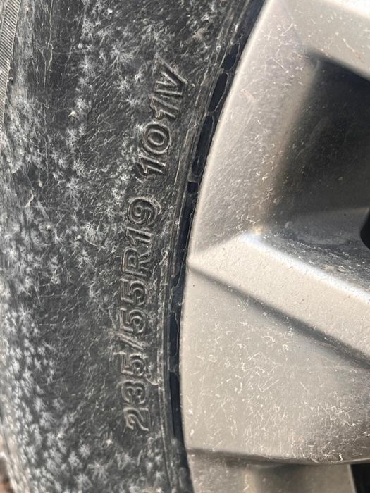 Bridgestone r19/235/55 летние резины
