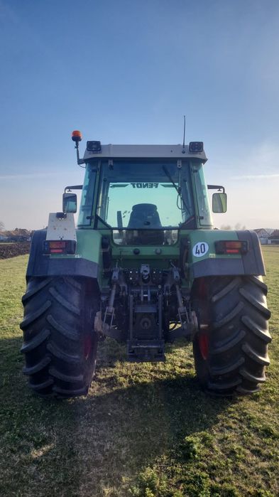Vând Fendt 515 C