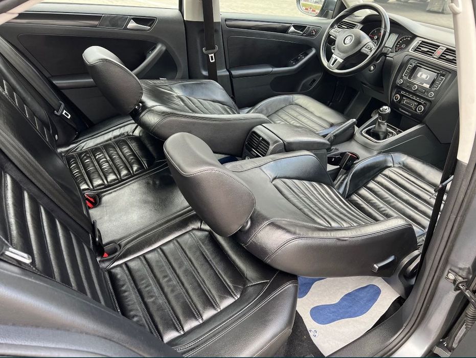 VOLKSWAGEN Jetta 2012 — imagine 3