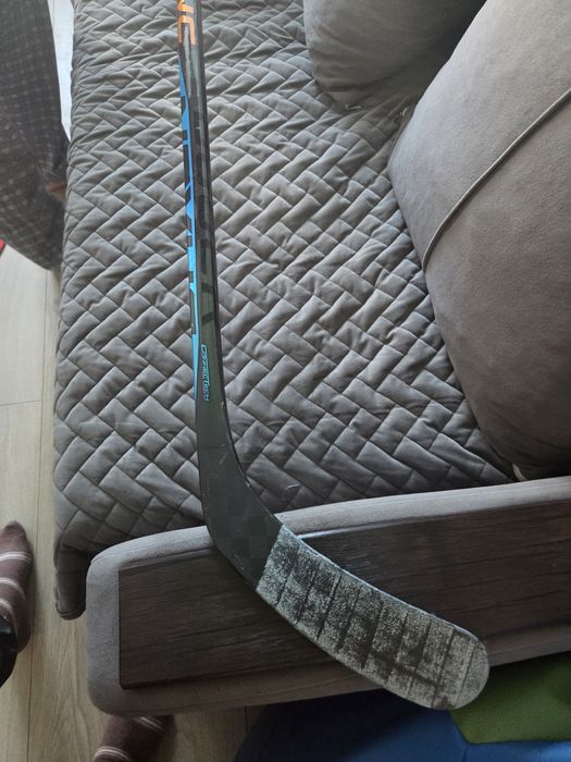 Продам клюшку хоккейную