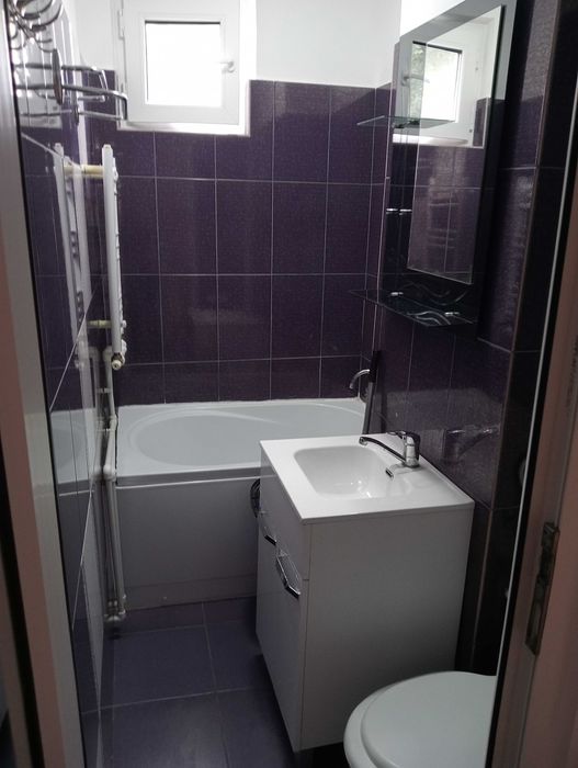 Inchiriez apartment de 40mp situat in Galati Micro 19 etaj 2,Este proaspat zugravit si dispune de toate utilitatile de ce este necesar pnt locuit.