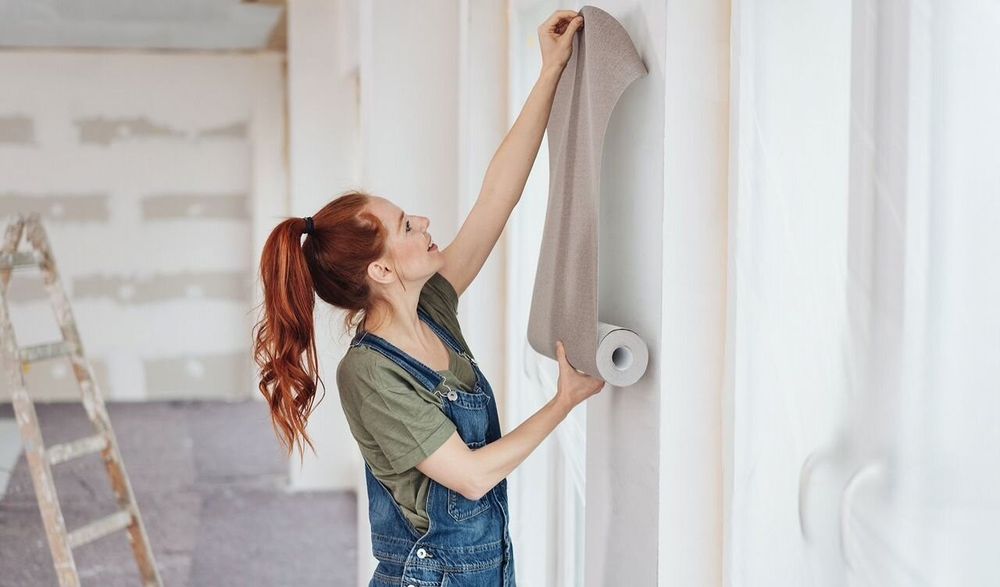 Поклейка обоев и укладка ламината