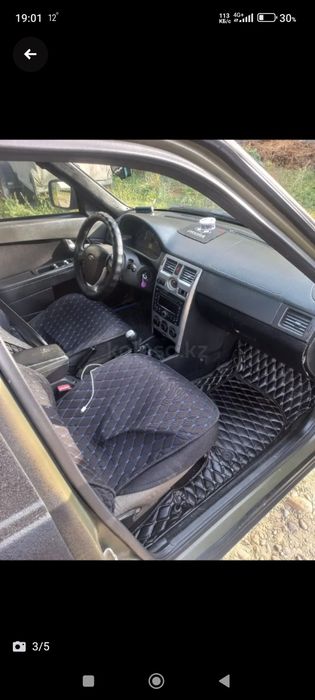 Приора хэчтбэк.   .