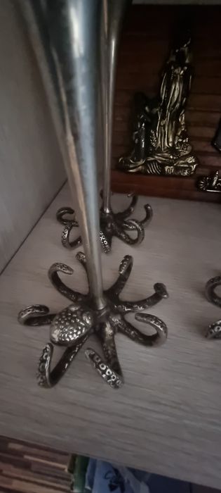 Se vând pahare șampanie!