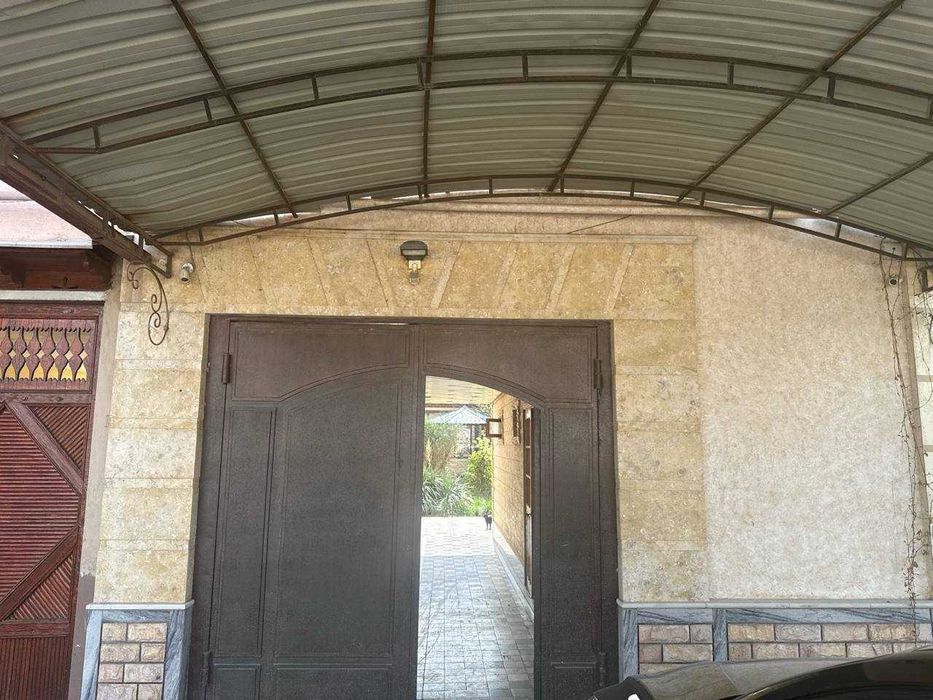 Дом на участке 3.8 сотки 5 комнат около туйхона Янгиобод