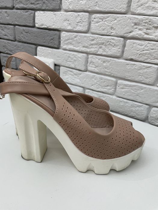 Летние открытые босоножки