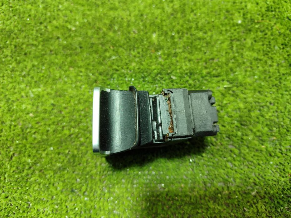 BUTON FRANA DE MANA VOLKSWAGEN GOLF 6 1.4 TSI BENZINA 2013 COD OEM 560927225B / HATCHBACK 2012-2019