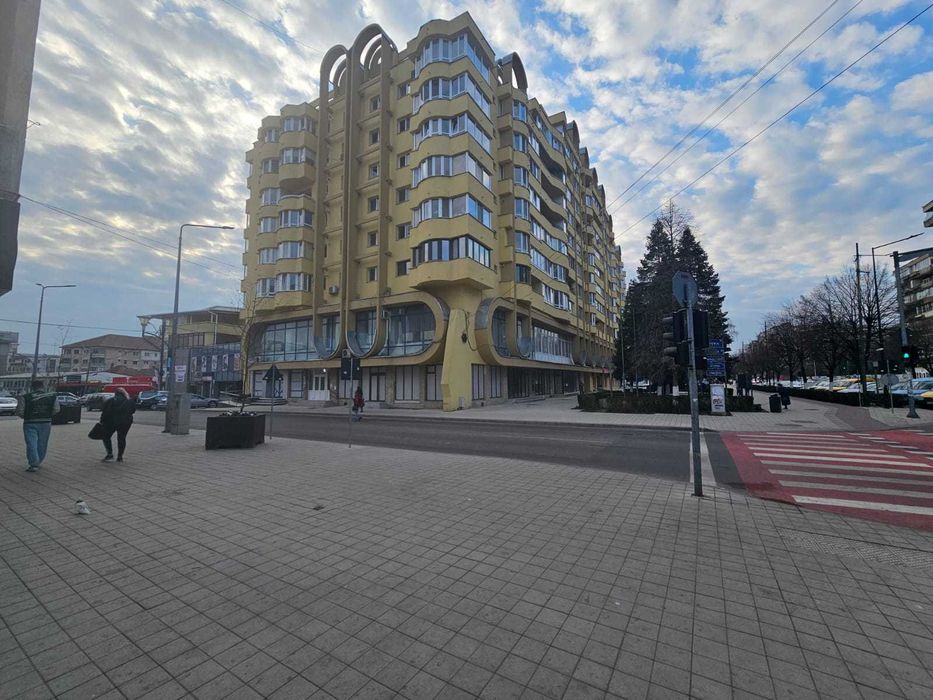 Inchiriez apartament