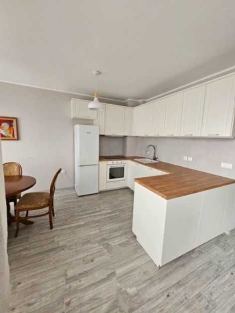 Дава се под наем Тристаен апартамент в София, Лагера - 80 кв.м за 946.56 € - Снимка #2