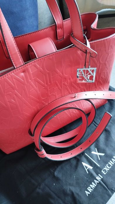 Чанти Guess, Armani exchange, Victoria's secret