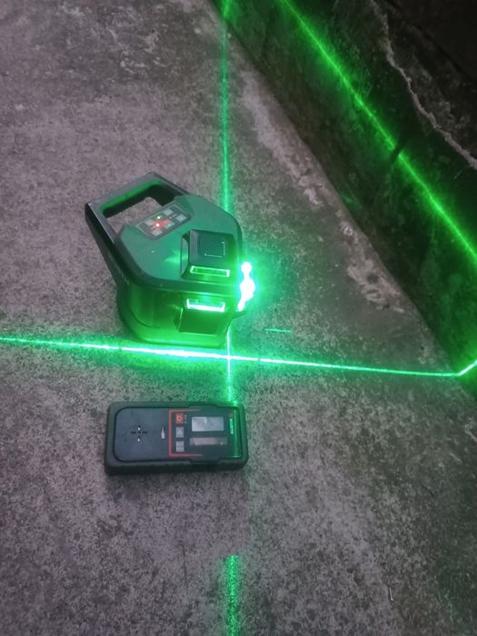 nivelă laser wurt model mllg 18 multilinie profesională cu fascicul verde se vinde exact ca in poze fara alte accesorii pret 850 de lei