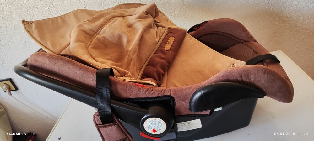 Децка количка със столче за кола