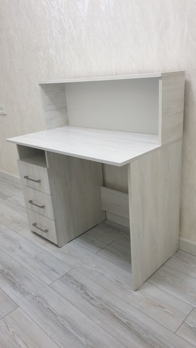 Универсальный стол школьника от производителя по низкой цене