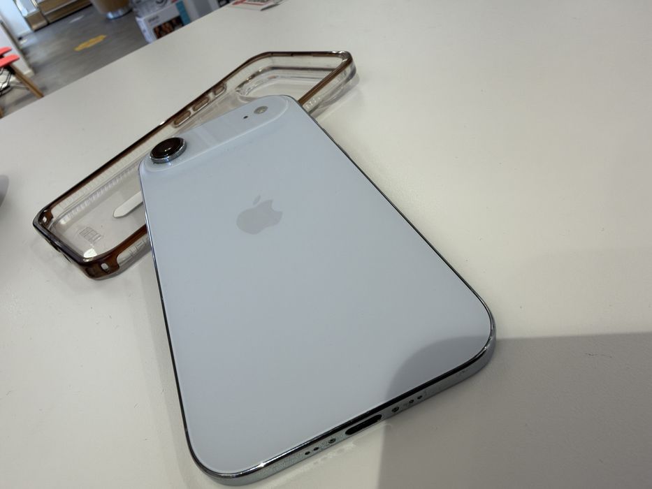 iPhone 17 air, in stare perfecta, 256 GB