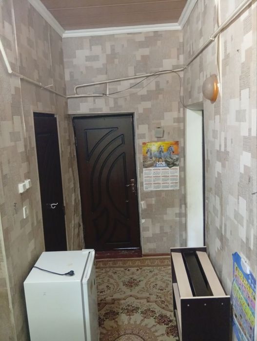 Сдаётся 1 ком квартира в центре Чирчика 2 этаж на базаре