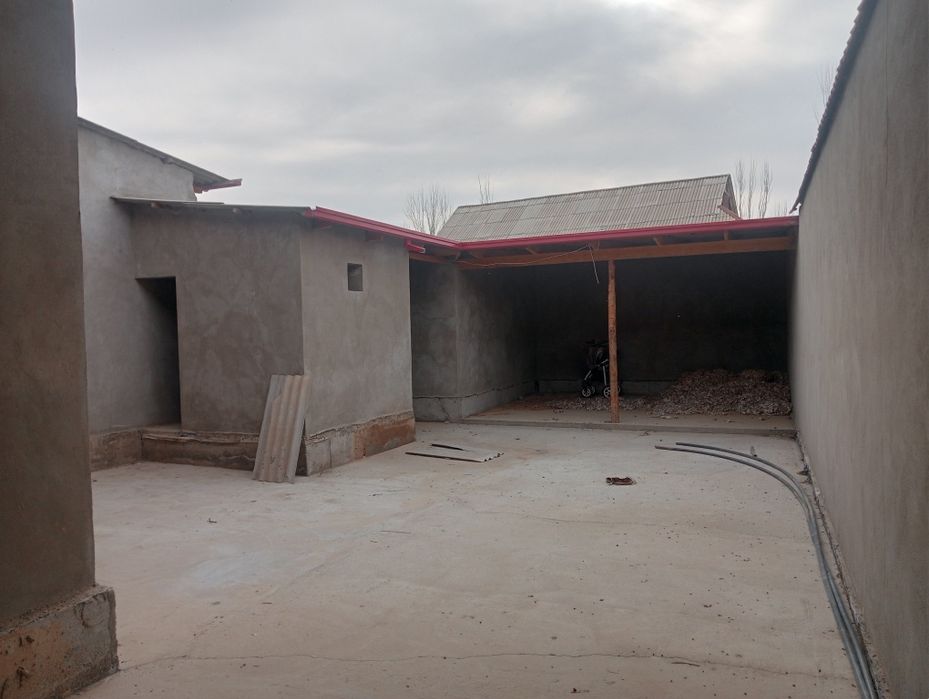 Xovli sotiladi 5.5 sotix 8 xonali