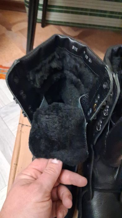 Продам ботинки зимние.