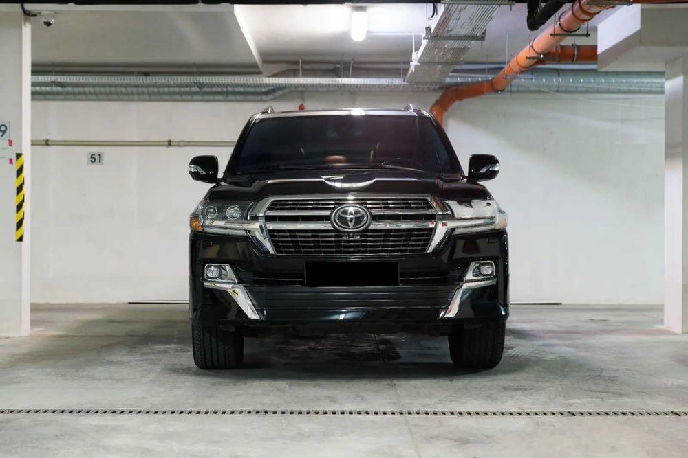 Toyota Land Cruiser 200, V8 - 5.7 L.