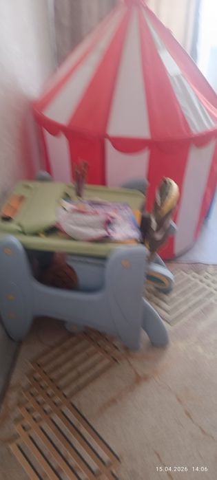 Продам домик  4000т и столик 5000т.