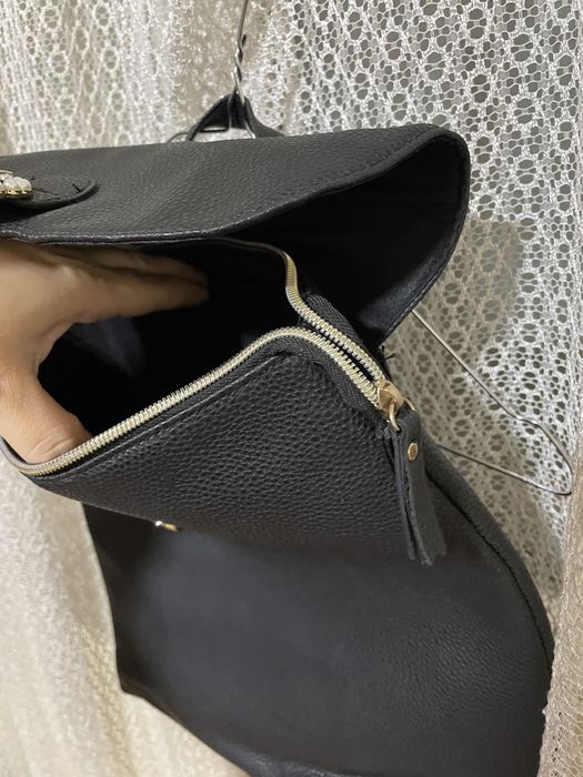 Rucsac negru destul de incăpător