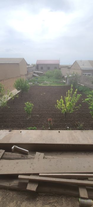 12 sotixli uy sotiladi