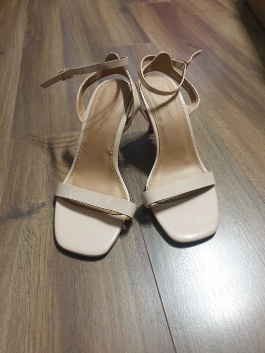 Елегантни дамски сандали на ток